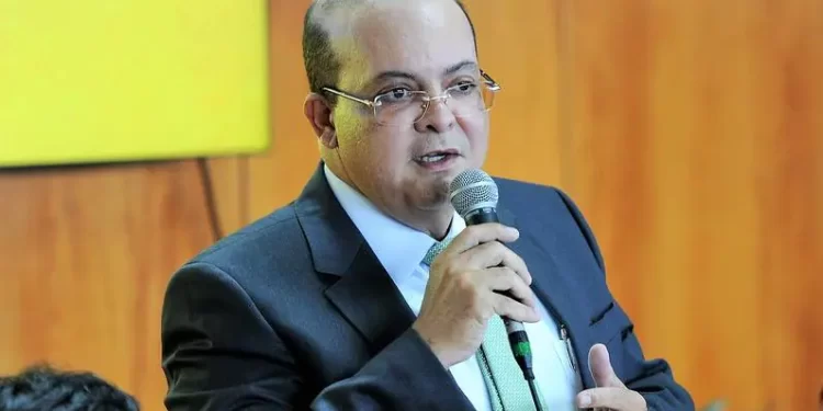 Alexandre de Moraes determina o afastamento de Ibaneis, governador do DF
