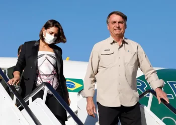 Bolsonaro pode ser extraditado em caso de investigação, avaliam especialistas