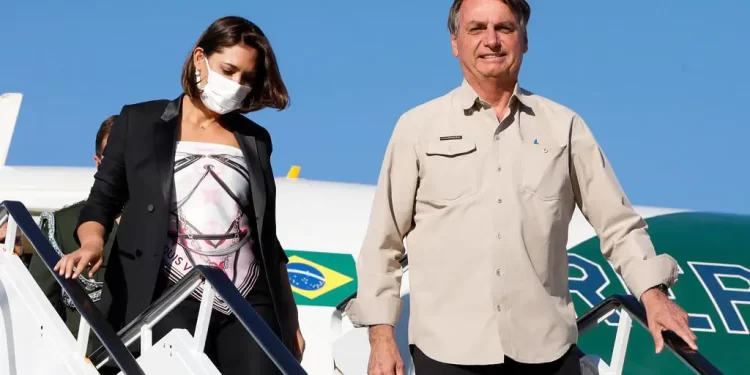 Bolsonaro pode ser extraditado em caso de investigação, avaliam especialistas