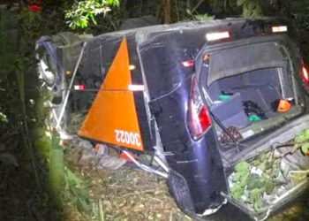 Ônibus com time de adolescentes capota e deixa 4 mortos em Além Paraíba