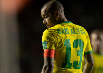Pumas rescinde contrato com Daniel Alves por justa causa após prisão