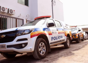 Homem vê companheira dançando com outro em festa e mata adversário por ciúmes