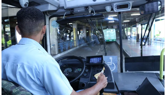 Sete em cada dez motoristas de ônibus de BH já sofreram violência