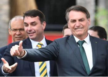 Flávio diz não saber quando Bolsonaro volta: ‘Amanhã, daqui seis meses ou nunca’