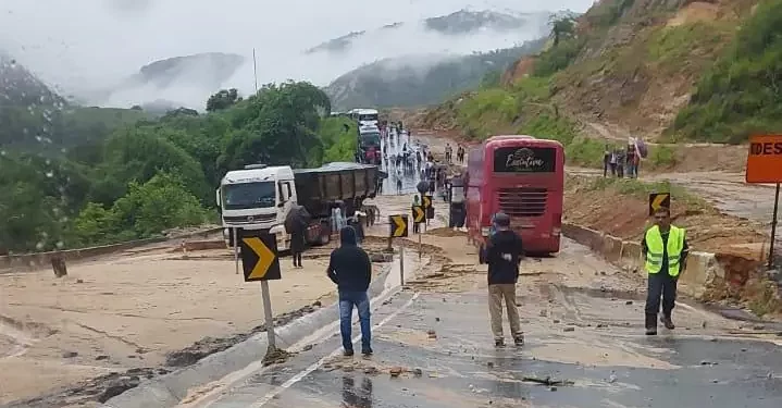 Polícia pede que motoristas evitem a BR-381 entre Ipatinga e João Monlevade