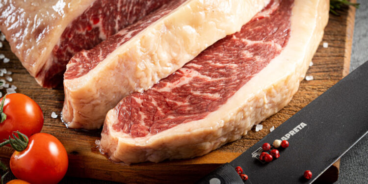 Promotor de vendas furta picanha de supermercado e acaba preso em Minas