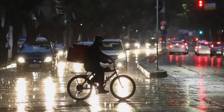Em seis dias, chove em BH mais de 60% do volume médio para todo mês de janeiro