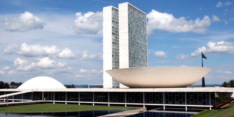 Fim do diploma para engenheiro, psicólogo e outras 33 profissões. Veja lista com nomes.