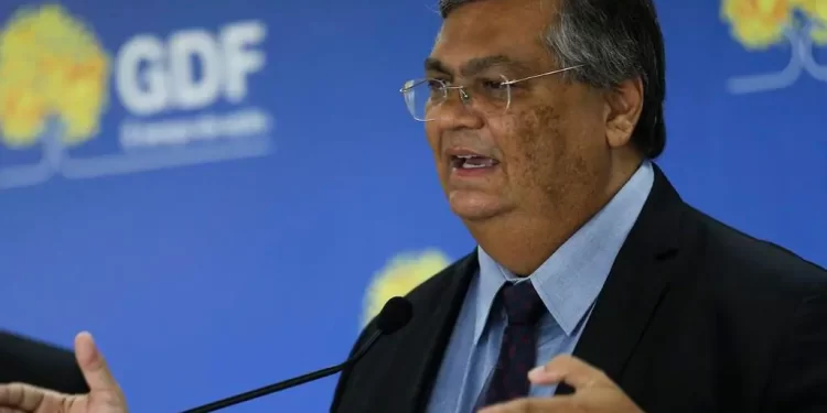 Flávio Dino pede manifestação pacífica: ‘Tomada de poder, só na eleição de 2026’