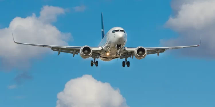 Justiça de MG condena empresa aérea a pagar R$ 8 mil a cliente que perdeu cirurgia por atraso em voo