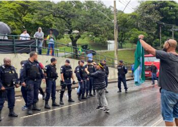 Acampamento Bolsonarista  na Raja Gabaglia começa a ser desmontado pela prefeitura de BH