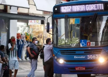 Greve de ônibus em BH: rodoviários prometem paralisação na segunda (16/01)