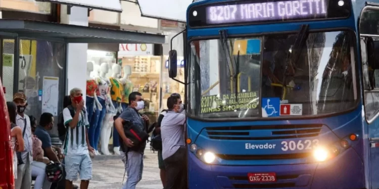 Greve de ônibus em BH: rodoviários prometem paralisação na segunda (16/01)