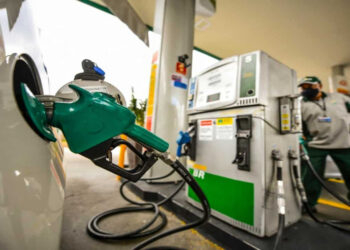 Petrobras anuncia aumento de R$ 0,23 no preço da gasolina