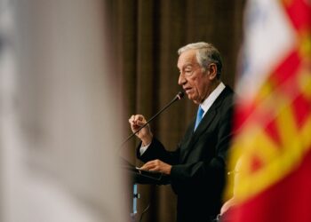 “Portugal está mais de uma década atrasado no investimento em investigação”, lembra Marcelo