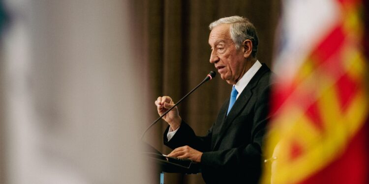 “Portugal está mais de uma década atrasado no investimento em investigação”, lembra Marcelo