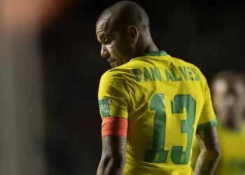 Justiça espanhola nega recurso a Daniel Alves, e jogador seguirá preso
