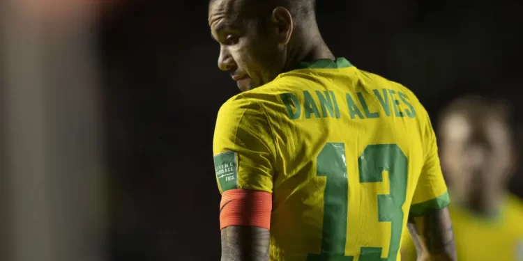 Justiça espanhola nega recurso a Daniel Alves, e jogador seguirá preso