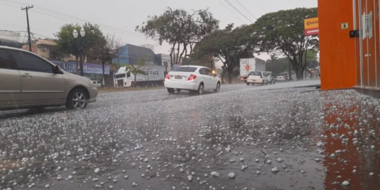 Minas Gerais tem 470 cidades, inclusive BH, em alerta para chuva de granizo