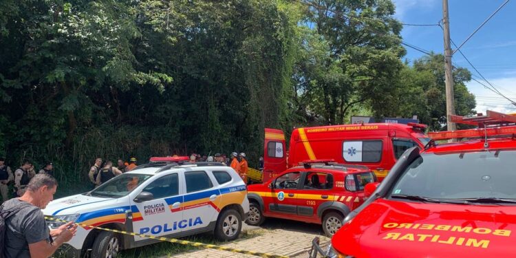 Van escolar cai em barranco e acidente deixa ao menos 18 feridos em Santa Luzia