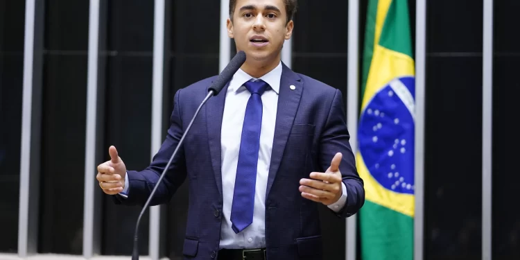 Nikolas Ferreira não quer ser prefeito de BH e conversa para ser candidato a governador em 2026