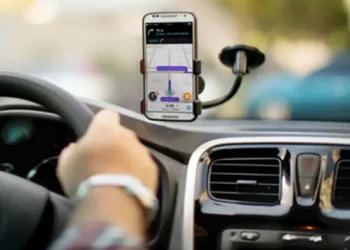 Motorista de aplicativo é assaltado e agredido por dois clientes em Minas