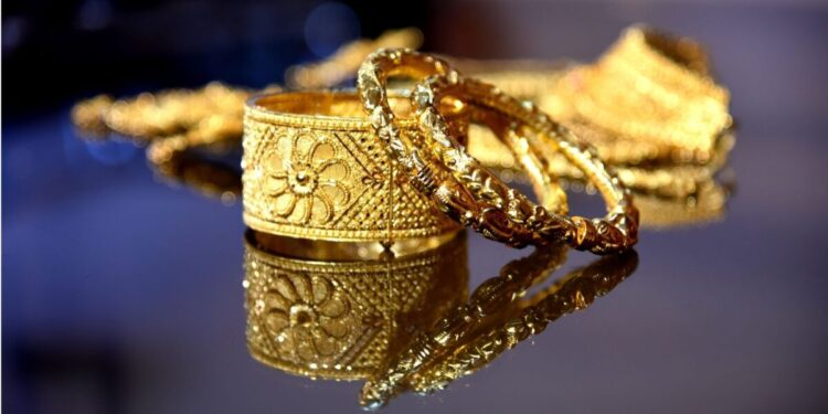 Jovem de 23 anos  furta joias de R$ 100 mil e vende por R$ 1,2 mil para comprar drogas em MG