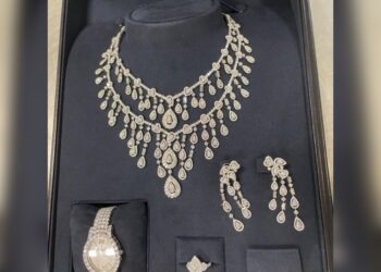 Governo Bolsonaro tentou trazer joias de R$ 16,5 mi ilegalmente para Michelle