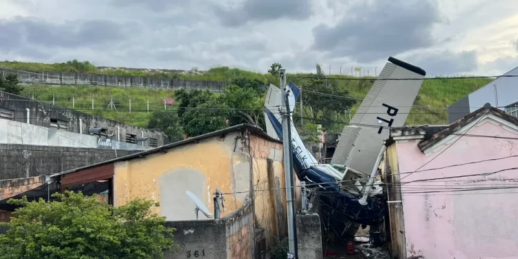 Avião que caiu em BH deve ser retirado nesta segunda; investigações prosseguem