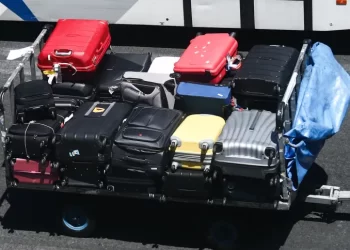 PF prende grupo que trocava etiquetas de bagagens no aeroporto de SP e enviava drogas à Alemanha