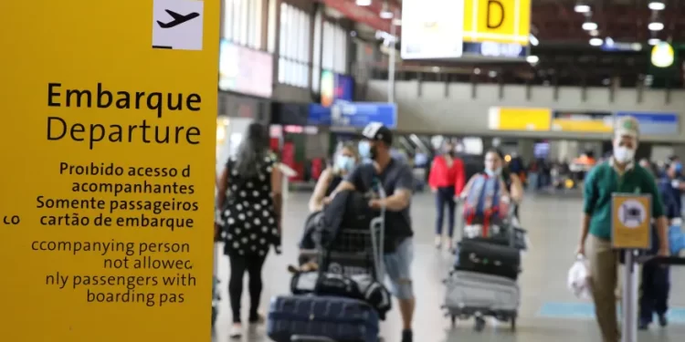 PF identifica outra vítima brasileira de troca de etiqueta de malas em aeroportos