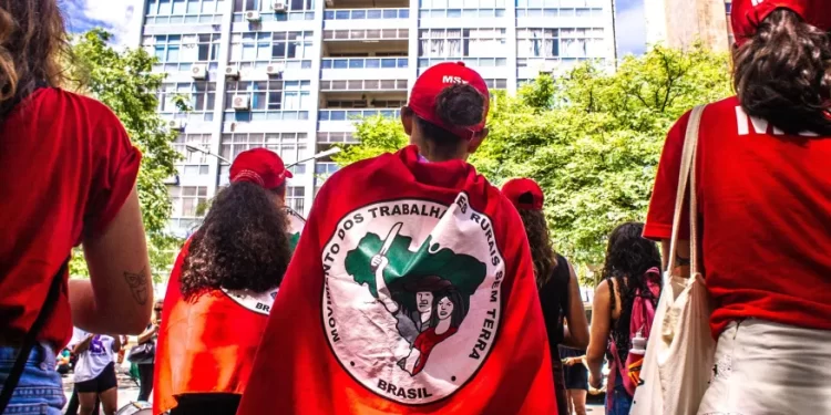 MST anuncia invasão de três áreas na Bahia após deixar terreno da Embrapa em Pernambuco