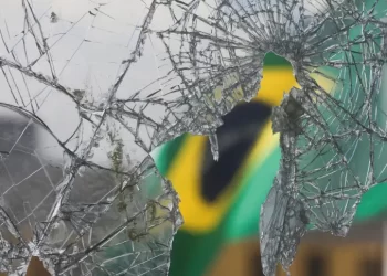 Alexandre de Moraes manda PF ouvir Bolsonaro em até 10 dias sobre o 8 de janeiro