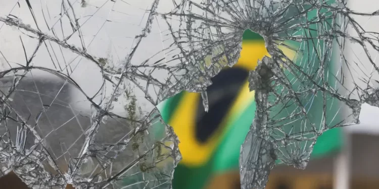 Alexandre de Moraes manda PF ouvir Bolsonaro em até 10 dias sobre o 8 de janeiro