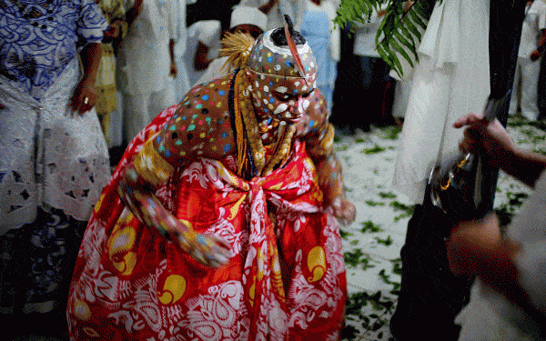 Pai de Santo é preso suspeito de estuprar meninas durante rituais religiosos