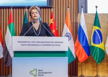 Dilma: Banco dos Brics vai receber mais países e ampliar empréstimos em moeda local