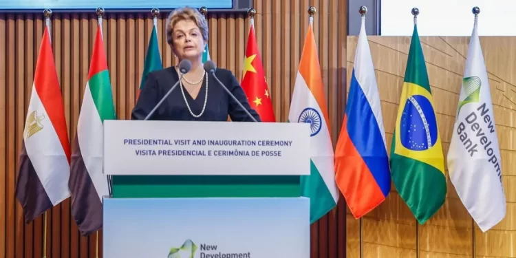 Dilma: Banco dos Brics vai receber mais países e ampliar empréstimos em moeda local