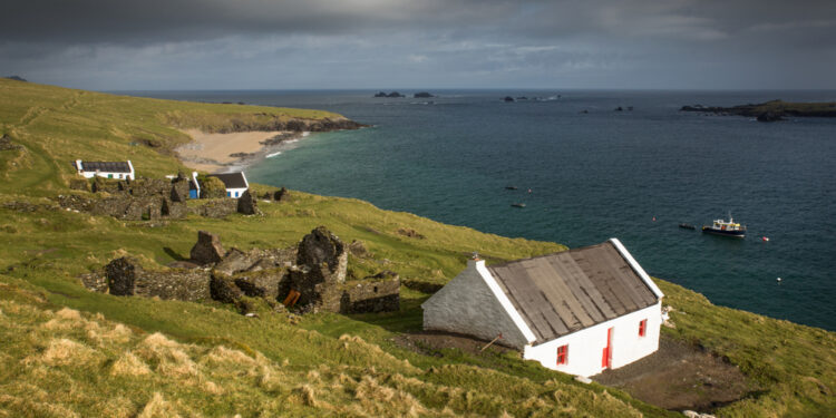 Irlanda vai pagar até 84 mil euros para quem aceitar morar em ilhas do país
