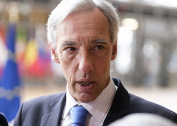 Naufrágio ao largo da Grécia “envergonha” a Europa, diz Gomes Cravinho