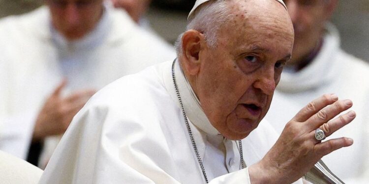 Papa Francisco vai ao hospital para exames, informa mídia italiana