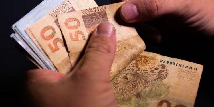 Saque de R$ 25,4 bilhões do PIS/Pasep está disponível; veja quem pode sacar