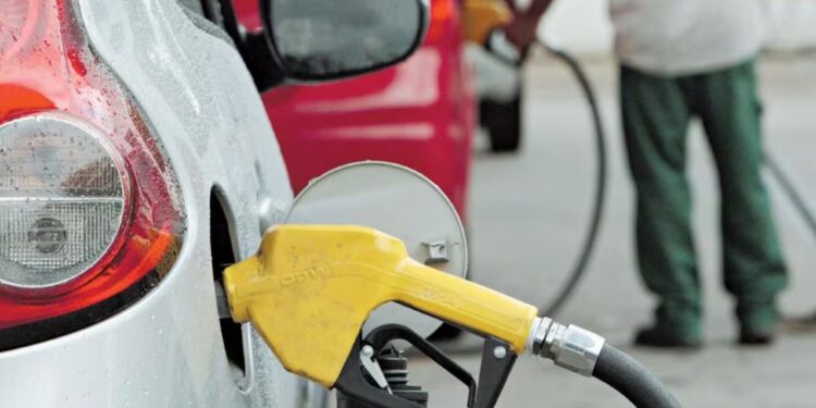 Postos não conseguem comprar gasolina e dizem que pode faltar combustível em MG