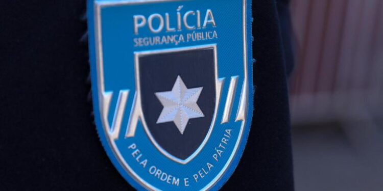 Três agentes da PSP do Porto detidos por suspeitas de tráfico de droga, peculato e prevaricação