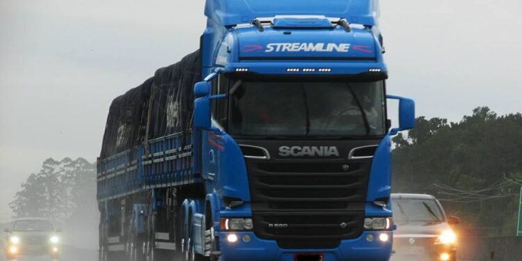 Mudança na lei dos caminhoneiros deve aumentar frete e causar inflação