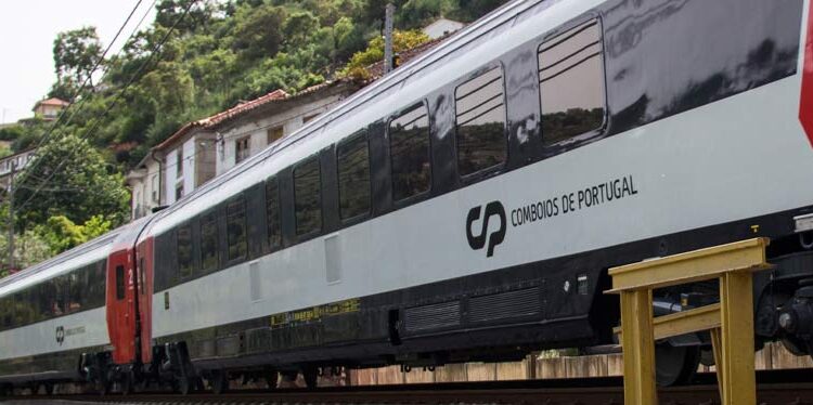 Portugal oficializa passe de trem com viagens regionais ilimitadas por €49