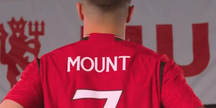 Manchester United anuncia herdeiro da camisa 7 de Cristiano Ronaldo