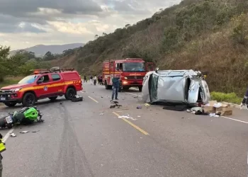 Acidente deixa três adultos e uma criança feridos próximo ao trevo de Ouro Preto