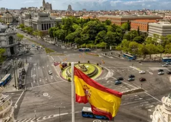Espanha declara fim da pandemia de Covid-19 e elimina obrigatoriedade do uso de máscaras