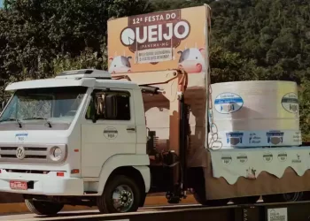 Festa no interior de Minas celebra o maior queijo minas do mundo