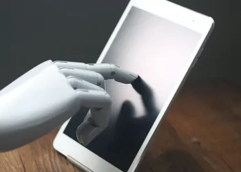 Inteligência Artificial vira preocupação para atores e escritores; entenda